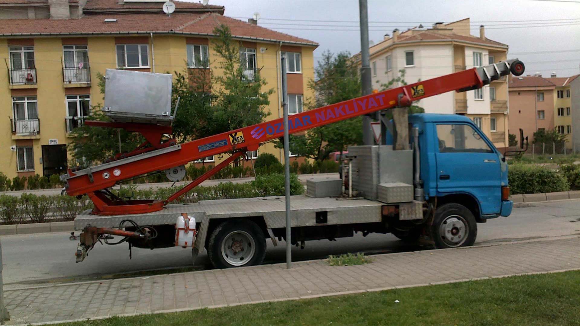 Özmar Nakliyat Asansörlü Nakliyat Aracı