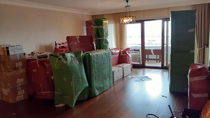 Fuar alanında forklift/vinç desteği